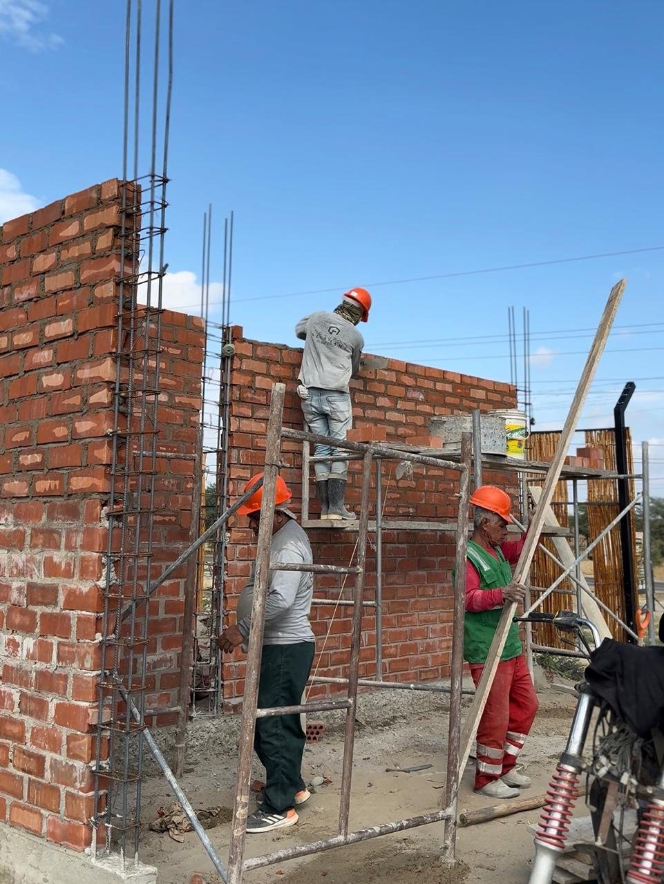 Avance 8 - Paredes de Pórtico Principal